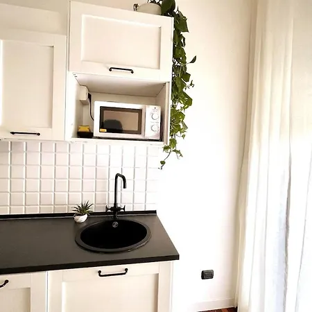 Via Veneto 42 Prato (Prato)